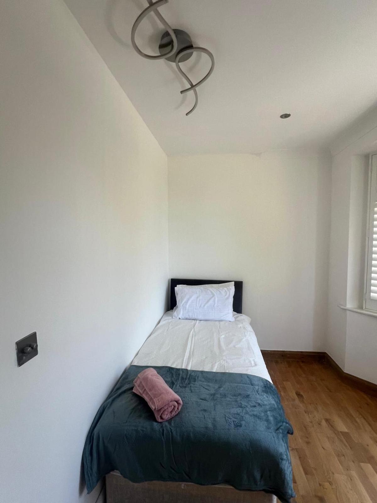 Good Priced Single Rooms In Northolt المظهر الخارجي الصورة